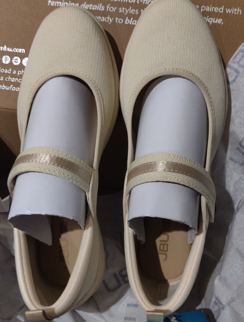 Women's Comfort Mary Jane Flats in Cream Eggshell New In Box Size 9M